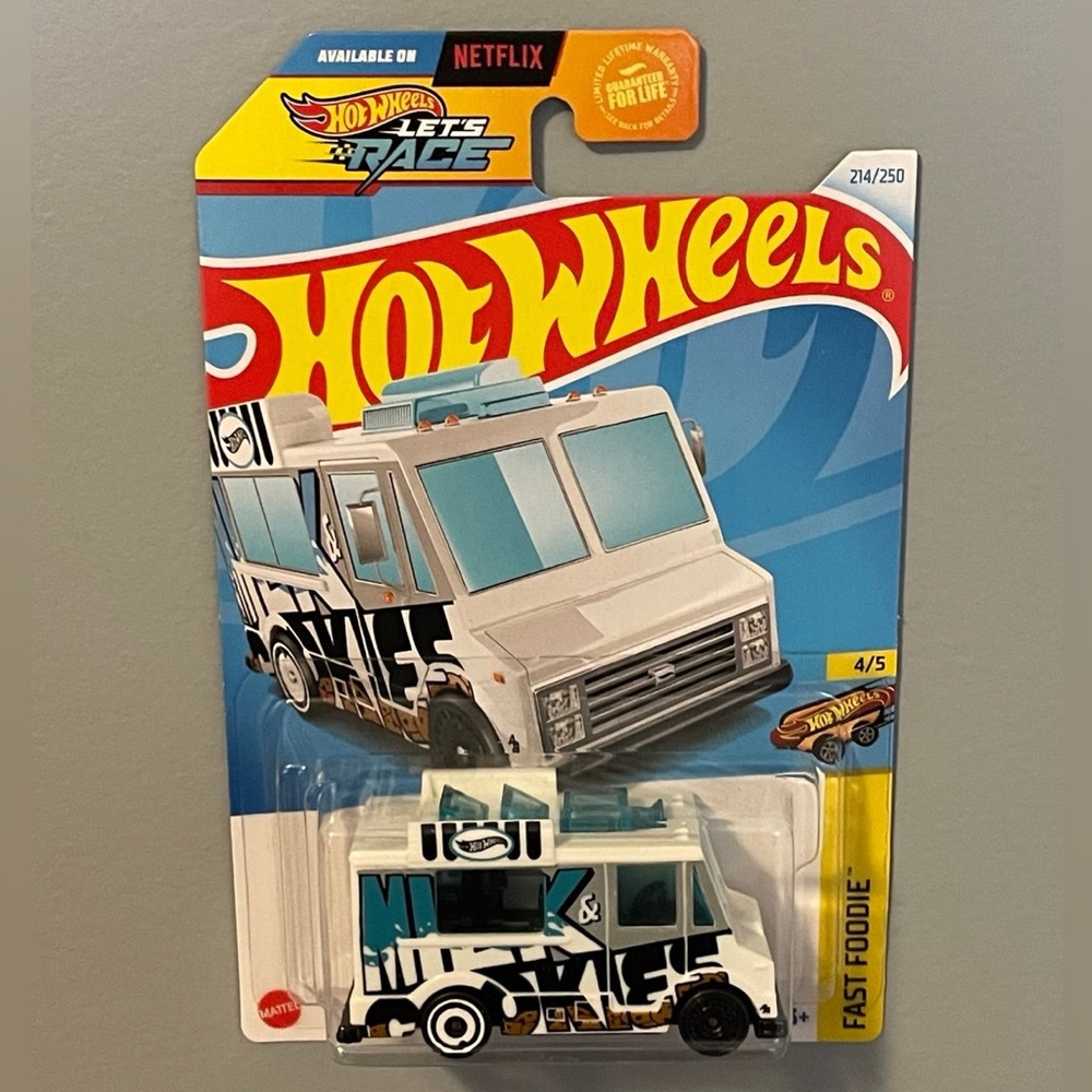 Hot Wheels 2024 Quick Bite Milk & Cookies Food Truck.